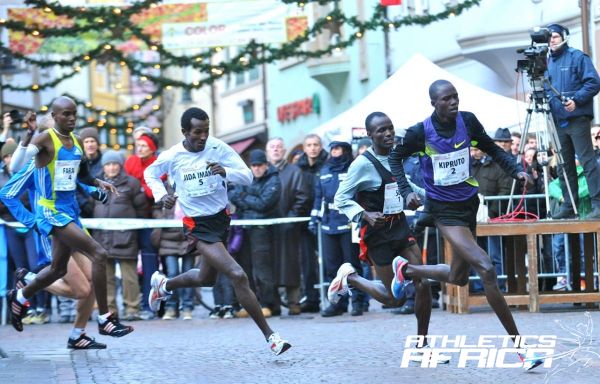 Imane Merga on the way to winning BoClassic ahead of Mo Farah in 2010