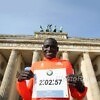 Kenyan Dennis Kimetto at the Brandenburg Gate after setting the World Record at the 2014 BMW Berlin Marathon / Photo: Photorun