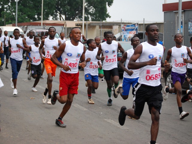 Runners at the 2015 Splash FM Integrity Marathon race / Photo credit: Splash FM Ibadan.