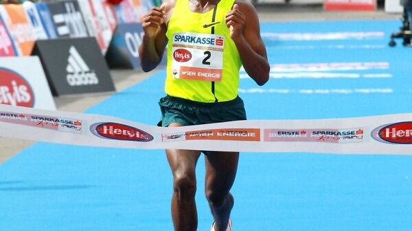 Ethiopian Sisay Lemma winning the Vienna City Marathon 2015 / Photo credit: PhotoRun.net