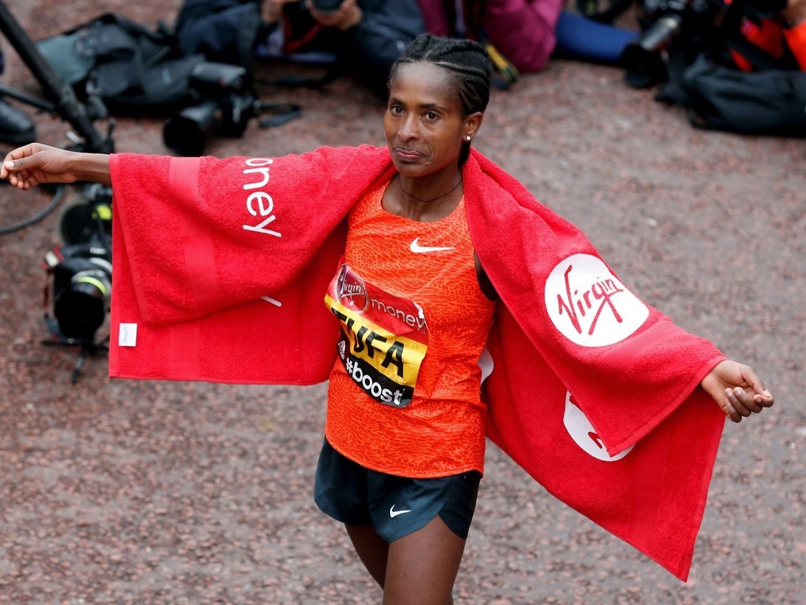 Ethiopian Tigist Tufa celebrates after winning the women's race at the 2015 London Marathon / Photo: Organisers