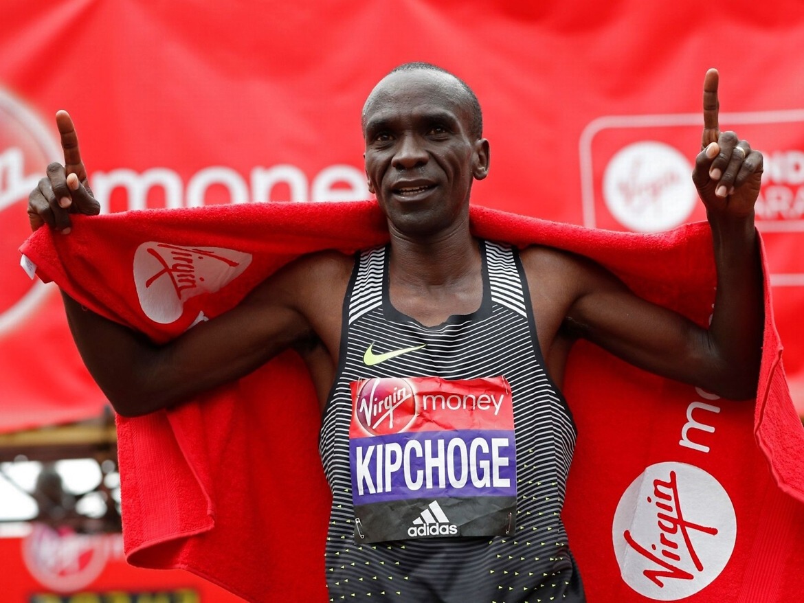 Eliud Kipchoge wins the Elite Men’s Race ahead of fellow Kenyan Stanley Biwott at Virgin Money London Marathon, Sunday 24 April 2016 | Photo: Reuters / Paul Childs