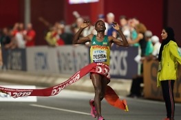 Desisa finds redemption in Doha with marathon gold