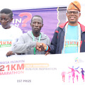 Oba of Isonyin, Oba Abdulrasheed Omotayo Salami, Ilufemiloye 1 with the top three finishers in the men's race / Credit: Organisers