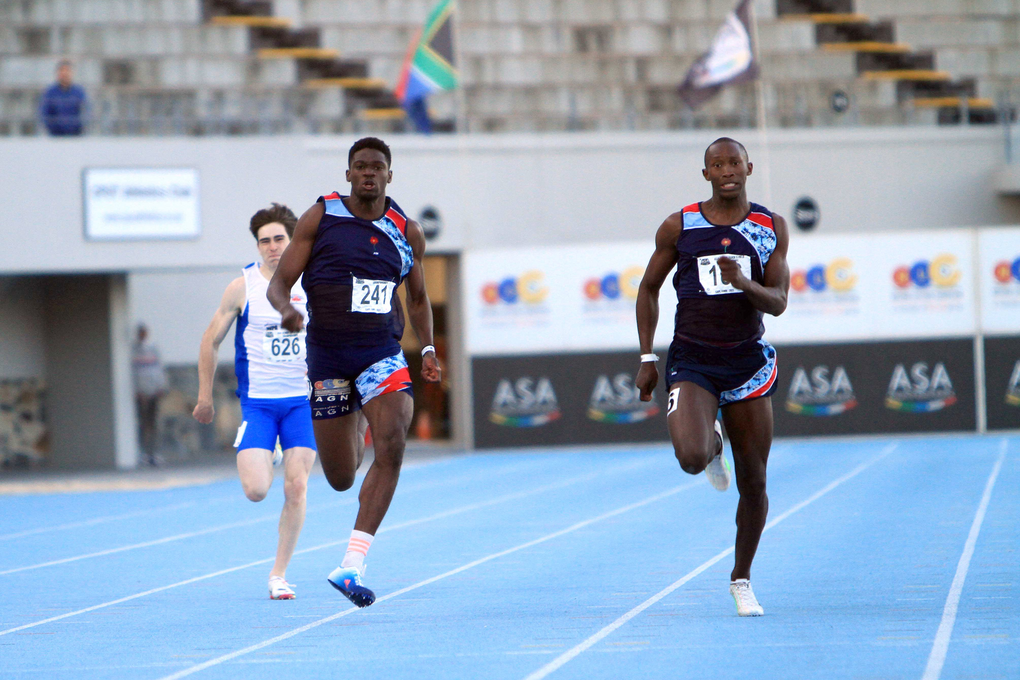 Sinesipho Dambile (right) was crowned new men’s 200m champion after clocking 20.55 at the ASA Senior Track and Field National Championships at Green Point Athletics Stadium, Cape Town on Saturday 23 April 2022 / Photo credit: Tladi Khuele