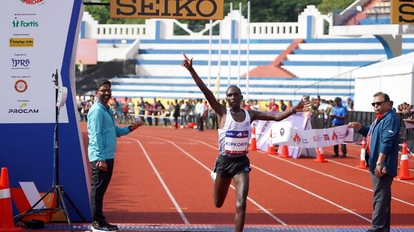 Kenya Nicholas Kipkorir Kimeli winning the TCS World 10K Bengaluru 2022 in a course record / Photo credit: Procam International