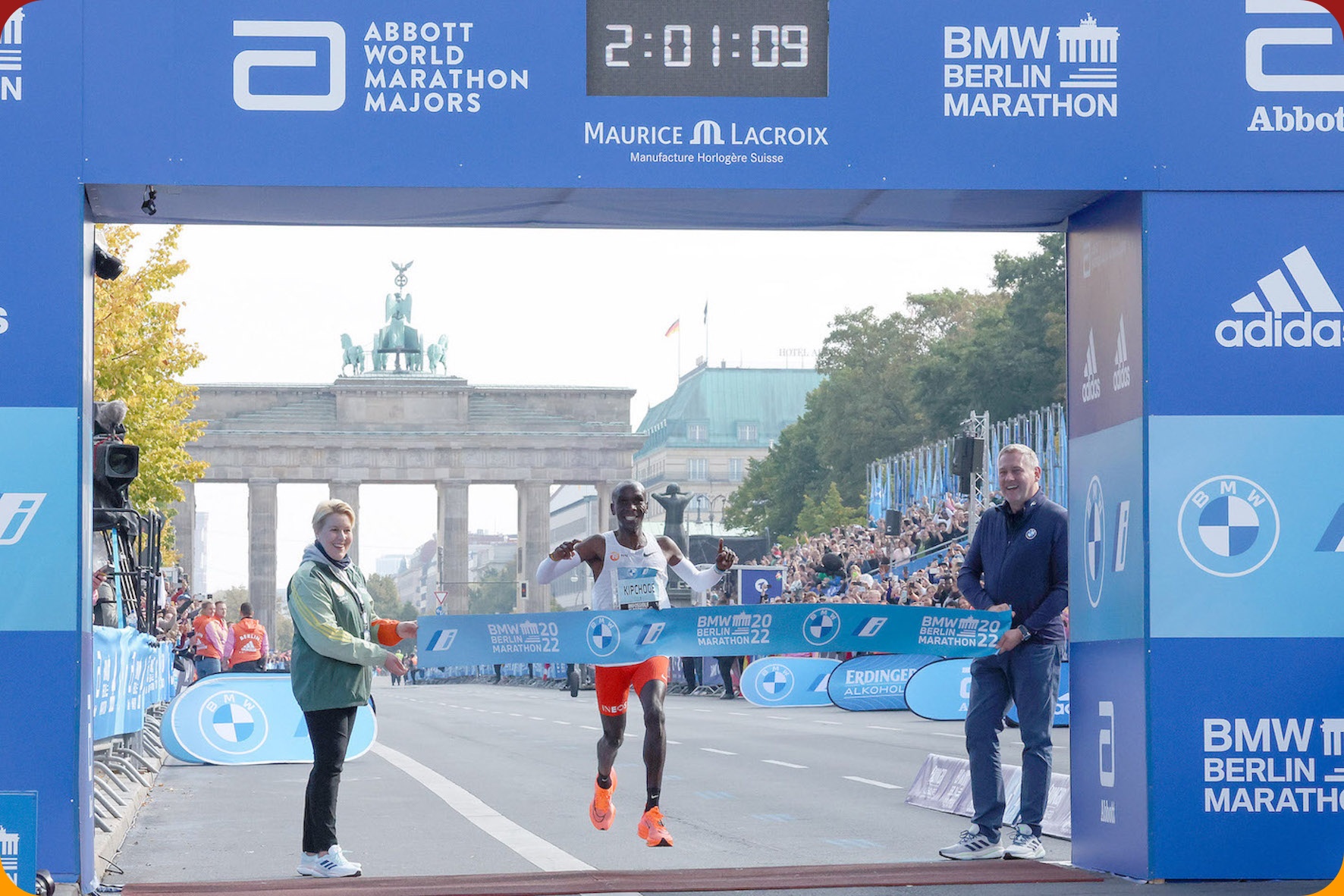 Kenyan Eliud Kipchoge finishing in Berlin in 2023 / Photo credit: Photorun.net