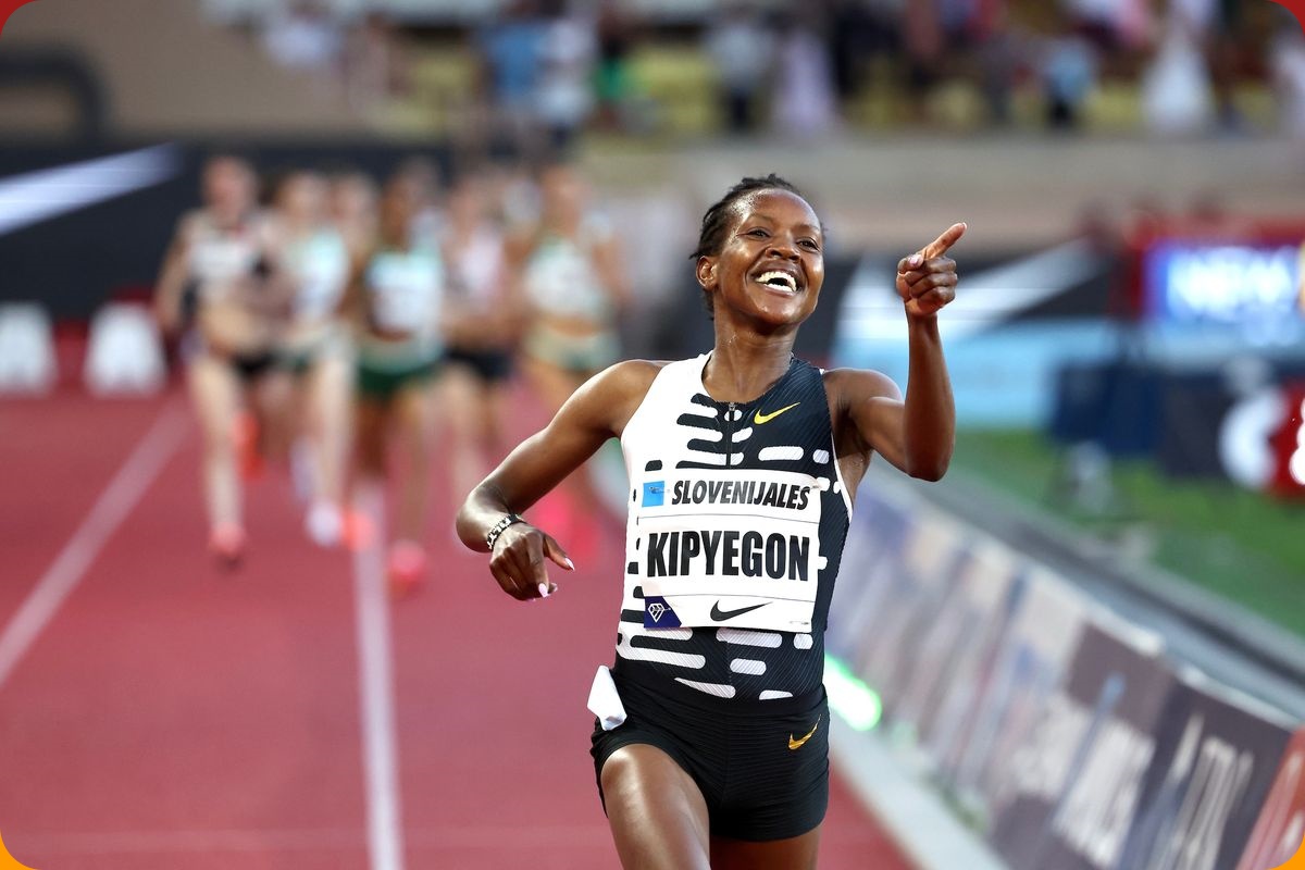 Faith Kipyegon Obliterates Mile World Record / Photo: AFP / Getty Images