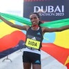 Dera Dida, receives her Dubai Marathon winner’s trophy from His Excellency Mattar Al Tayer, Deputy Chairman of the Dubai Sports Council / Photo: Organisers