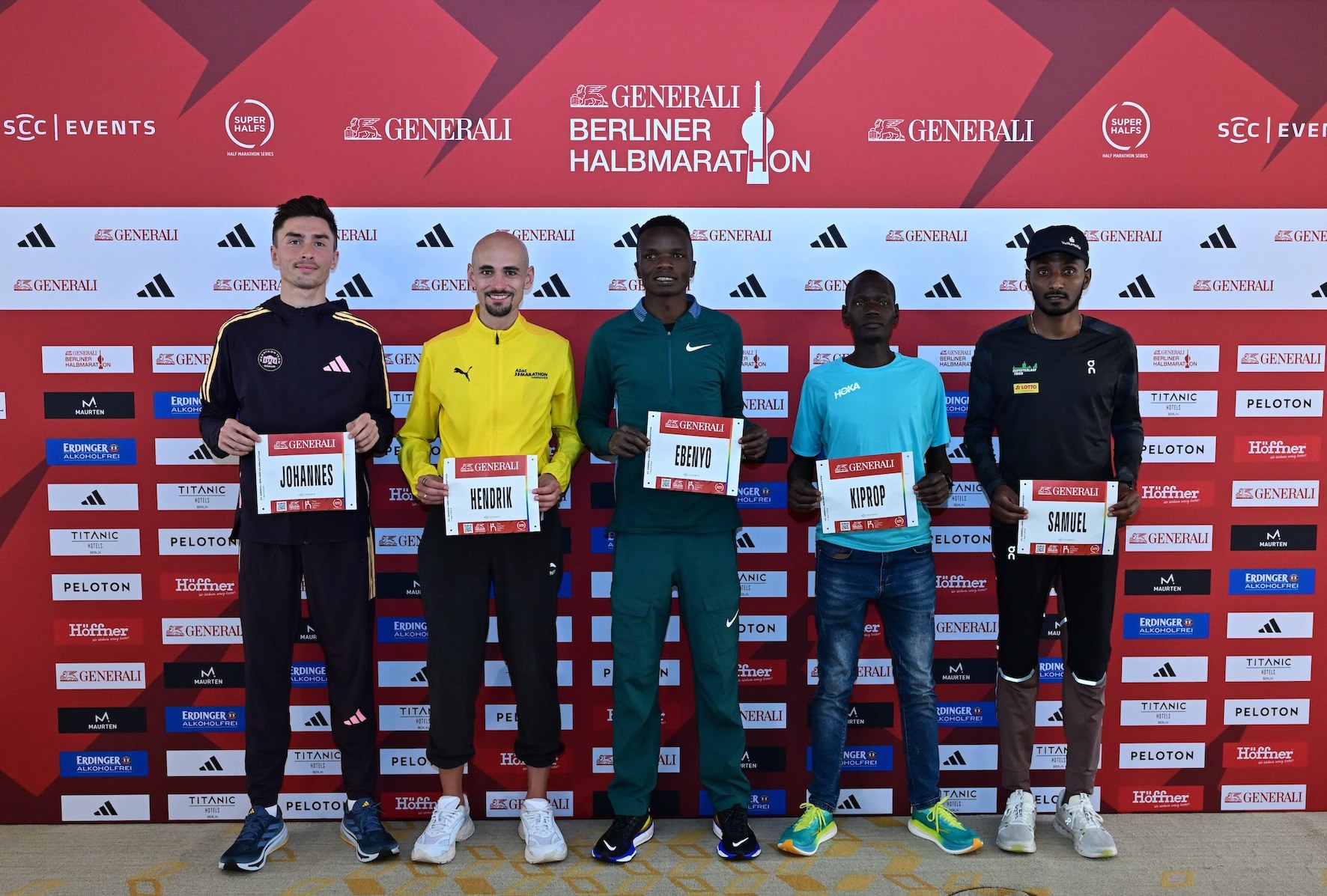 Kenyans Daniel Ebenyo and Bravin Kiprop as well as Germans Johannes Motschmann, Hendrik Pfeiffer and Samuel Fitwi /Photo credit: Petko Beier / SCC EVENTS