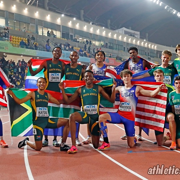 Team South Africa with other medallists after the Men's 4x400 Metres Relay final at the World Athletics U20 Championships in Lima, Peru / Photo by Oscar Muñoz Badilla for World Athletics.