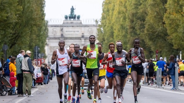 Leading group at GENERALI MUNICH MARATHON 2022 / Photo credit: Norbert Wilhelmi