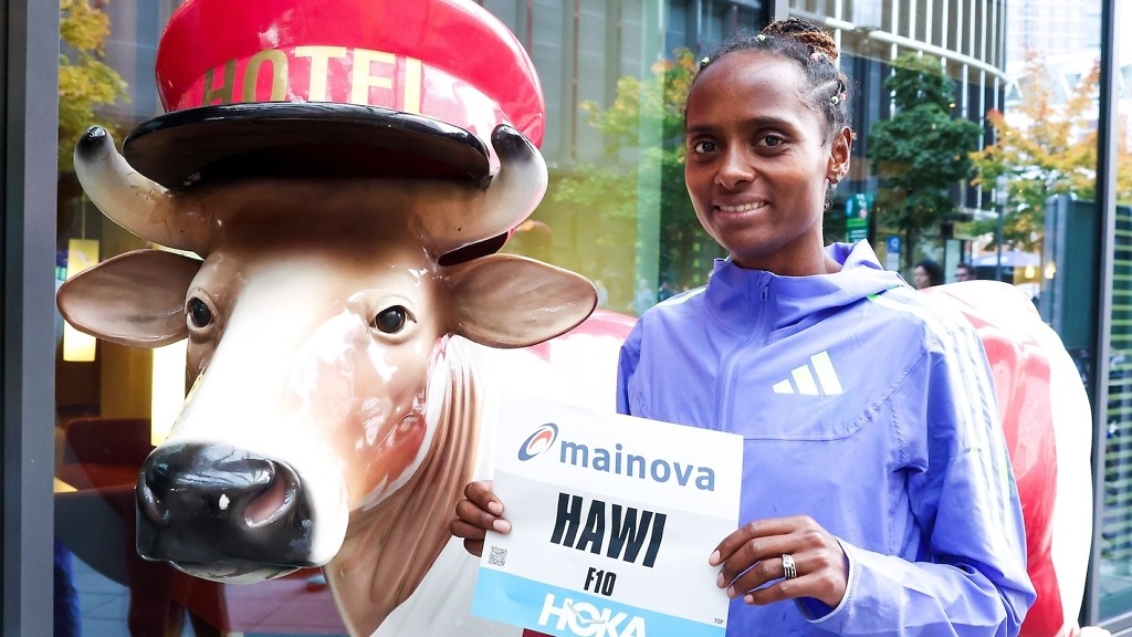 Hawi Feysa at the athletes’ hotel of the Mainova Frankfurt Marathon 2024 | Photo credit: Sailer / photorun.net