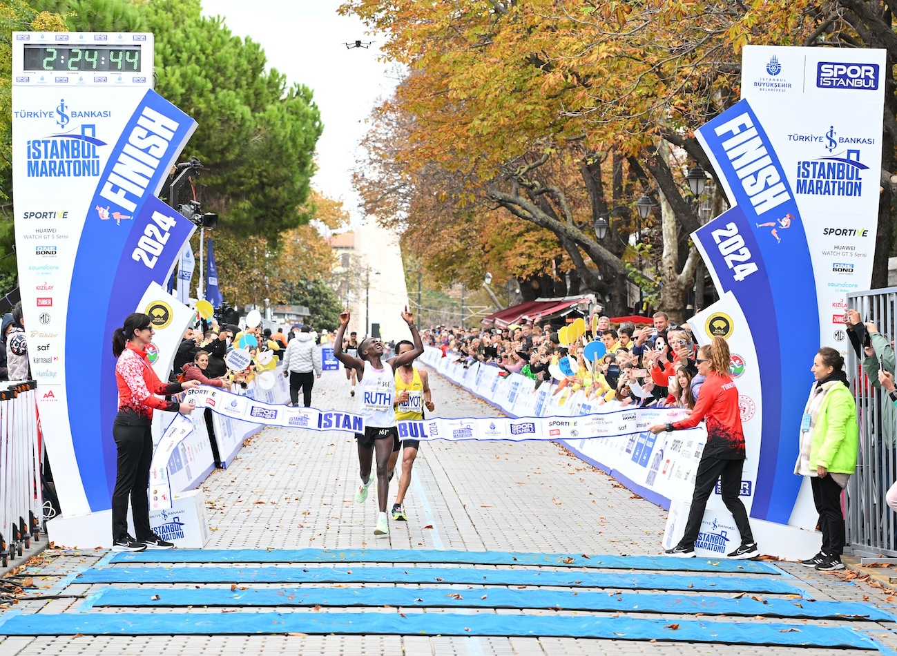 Kenyan-born Bahraini Ruth Jebet celebrates winning at the 2024 Türkiye Is Bankasi Istanbul Marathon / Photo credit: Spor Istanbul