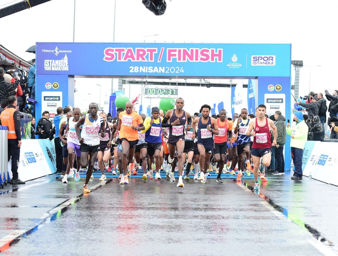 Athletes at the start of the Türkiye Is Bankasi Istanbul Half Marathon / Photo credit: Spor Istanbul