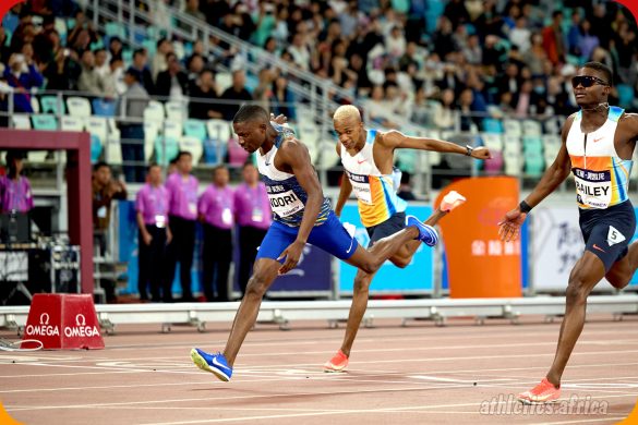 Bayapo Ndori holds on after an explosive start in the men’s 400m, finishing first in 44.25 seconds at Xiamen DL 2025 / Photo credit: Marta Gorczyska for Diamond League AG
