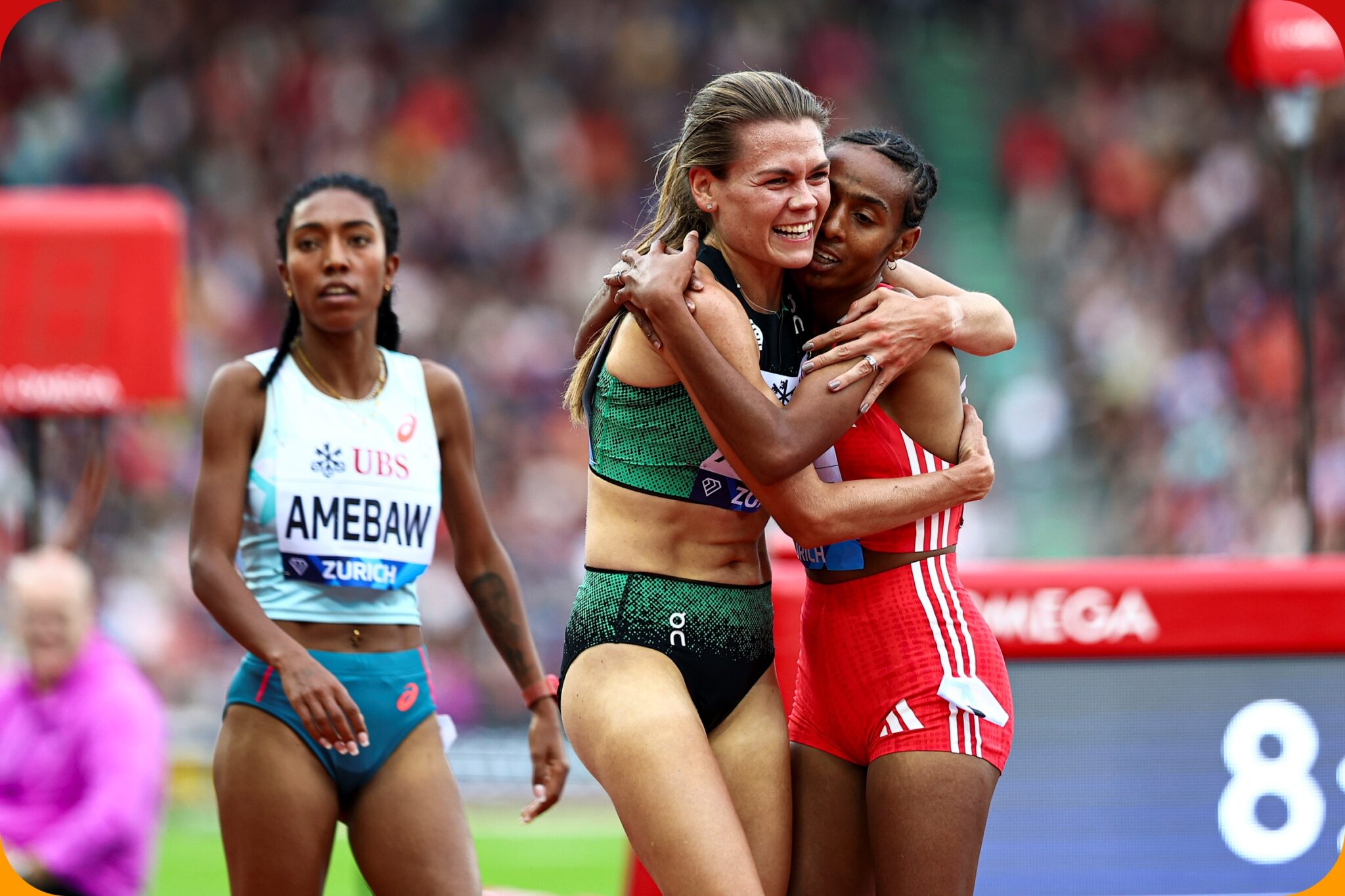 Fantaye Belayneh (ETH), right, is crowned the Wanda Diamond League Champion in the Women’s 3000m with a time of 8:40.56 at Weltklasse Zurich, the Wanda Diamond League Final on Thursday August 28, 2025, in Zurich, Switzerland / Photo: Ed Hall for Diamond League AG